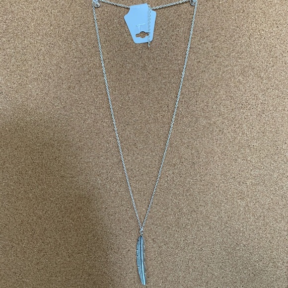 Brand new silver feather necklace - Picture 1 of 3